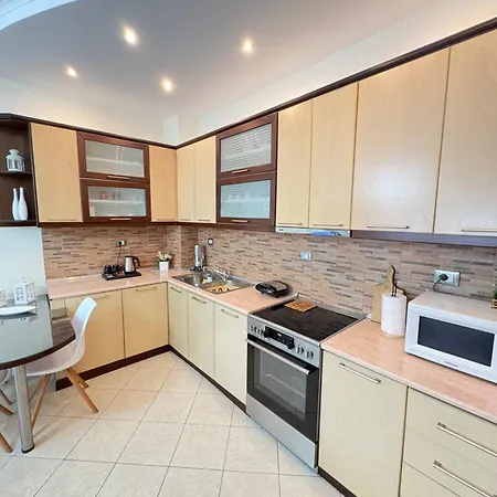 Sofia's Modern Αργυρόκαστρο