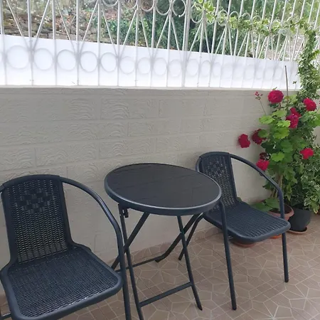 Sofia's Modern Apartamento
